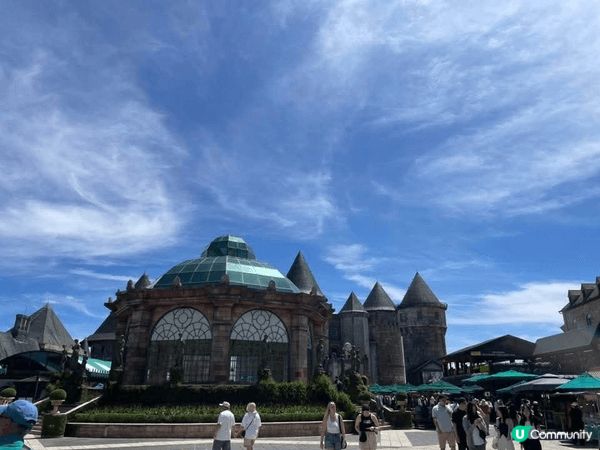 Ba Na Hills是一座頂級避暑度假聖地與超大型主題樂園...