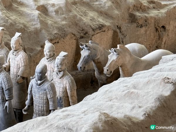 西安兵馬俑士是秦始皇陵的陪葬坑，出土數千件真人大小陶俑，被譽...