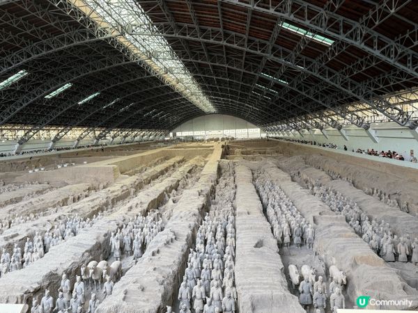 西安兵馬俑士是秦始皇陵的陪葬坑，出土數千件真人大小陶俑，被譽...