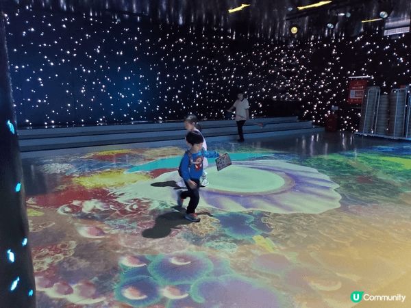 活動場地位置深圳水族館，全座樓高兩層，但玩樂設施太多，包括：...