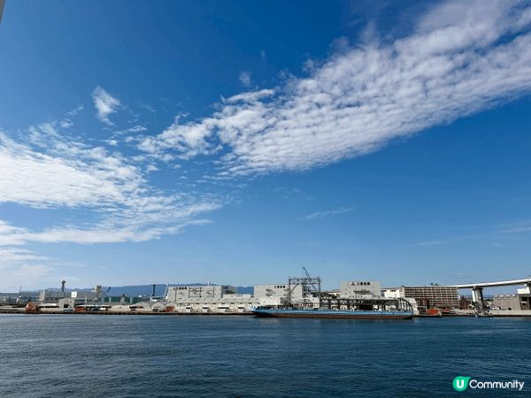 這四張圖片分別呈現了日本不同風貌：有充滿生活感的都市街景、開...