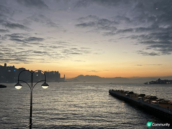 以上地點第一幅的日落是攝於尖沙咀海港城，日落的餘暉帶走了工作...