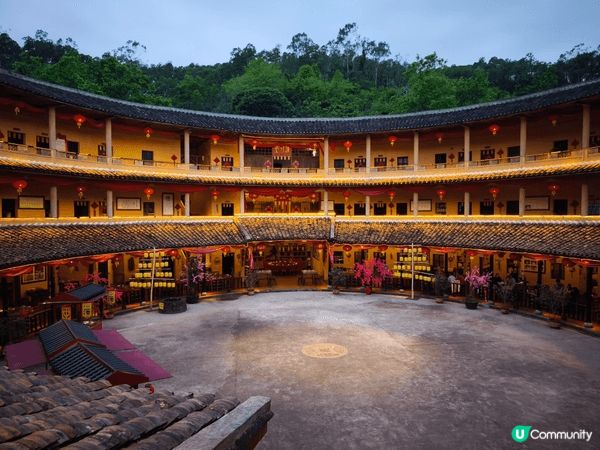 中山客家土樓，可以食晚餐， 北京天壇好宏偉，香港營地木棉花樹...