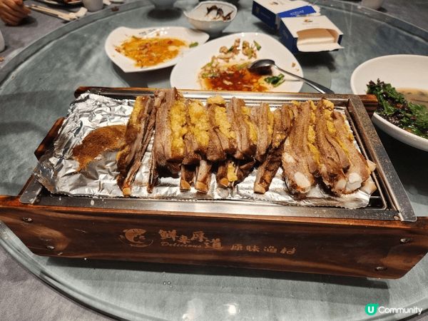 大梅沙景點有1800米細軟沙灘、海濱公園及海濱棧道，可游泳、...
