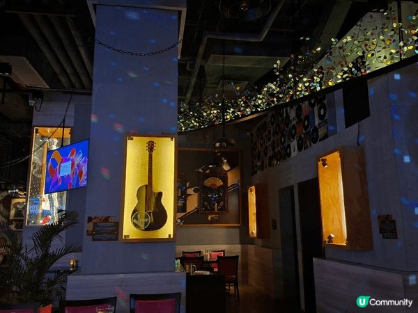 ✨高質高人氣硬石餐廳品嚐招牌菜「傳奇漢堡」💕 欣賞現場樂隊精...