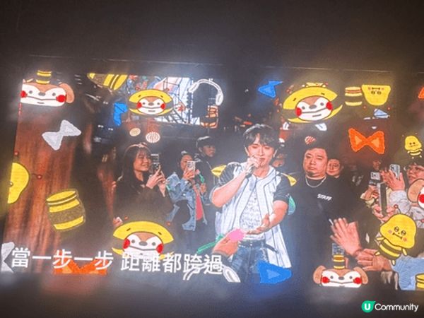 以上相片是2026年3月14日在高雄的邱鋒澤演唱會，白色情人...