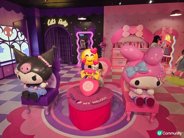 我們在海洋公園打咭，最喜歡KUROMI，因為佢以惡魔造型的卡...