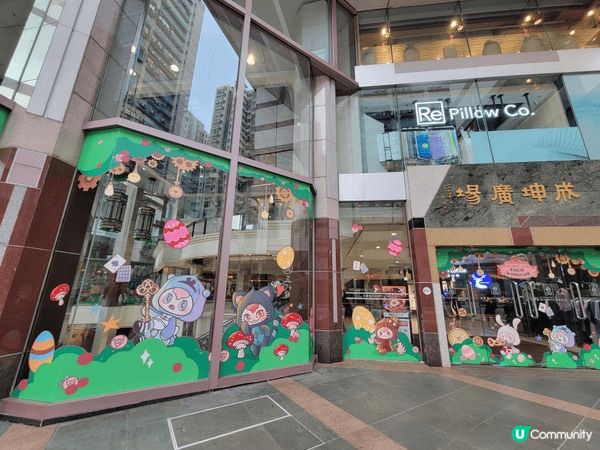 復活節喜歡到不同商場打卡，可以同大型可愛的卡通公仔一起合照，...