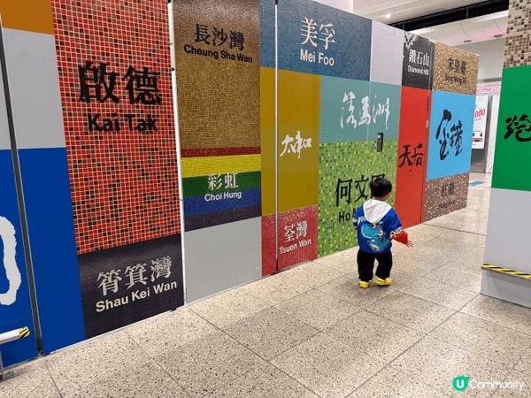 第一張：中間道遊樂場對出，可以行去海旁，一覽香港海旁景觀
