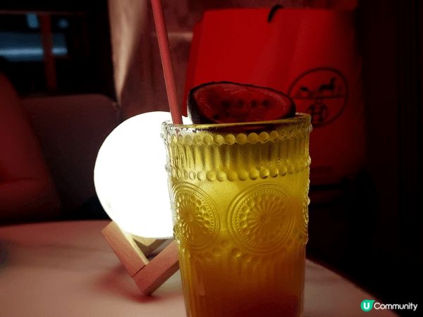 這一家是jmoon,食物多種類，飲品多選擇，命名也很有意思。...