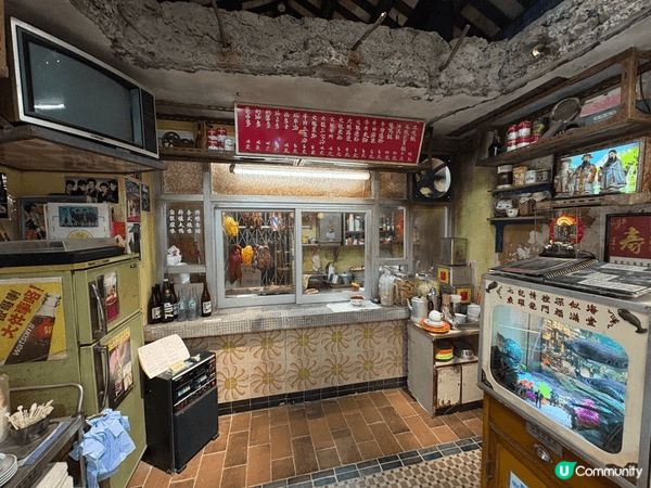 「九龍城寨光影之旅」是一個大型的電影場景展覽，在九龍城寨的歷...