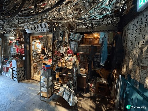 「九龍城寨光影之旅」是一個大型的電影場景展覽，在九龍城寨的歷...