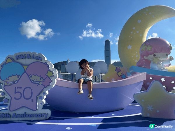 這是尖沙咀的pop up store, 我女兒喜歡hello...