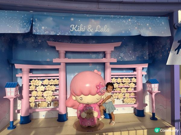 這是尖沙咀的pop up store, 我女兒喜歡hello...