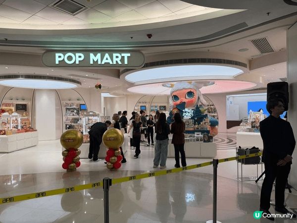 Pop mart旗艦店非常大很好行。海洋公園主題很吸引，可以...