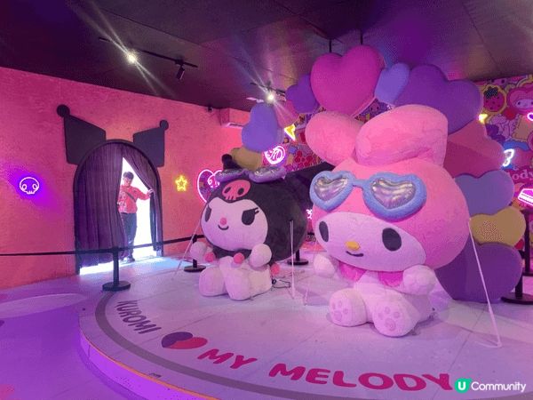 Pop mart旗艦店非常大很好行。海洋公園主題很吸引，可以...