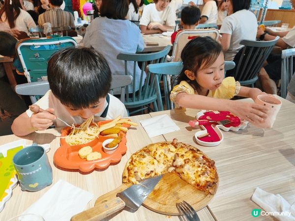 上面係一間叫為食龍餐廳，係一間親子餐廳。野食出奇地好味，入面...