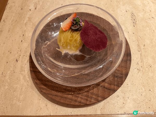 Mora 位於上環摩羅上街40號，是法式的Fine Dini...