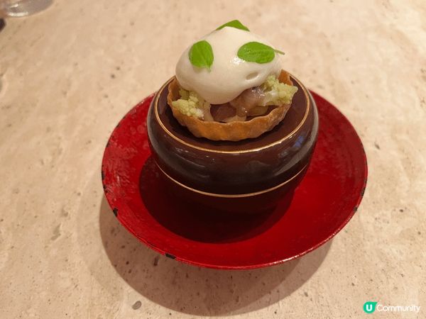 Mora 位於上環摩羅上街40號，是法式的Fine Dini...