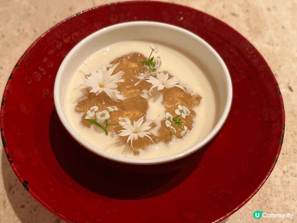 Mora 位於上環摩羅上街40號，是法式的Fine Dini...