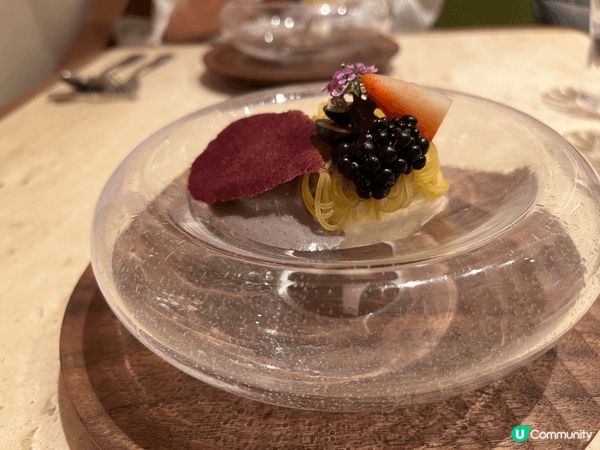 Mora 位於上環摩羅上街40號，是法式的Fine Dini...
