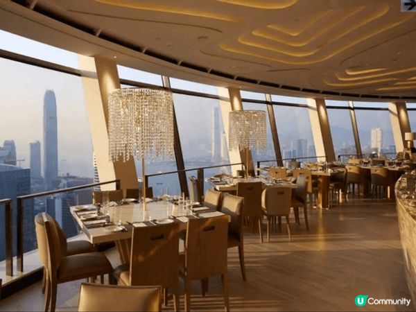 全港唯一360°旋轉餐廳，坐享維港美景，好靚，你食緊個餐廳是...