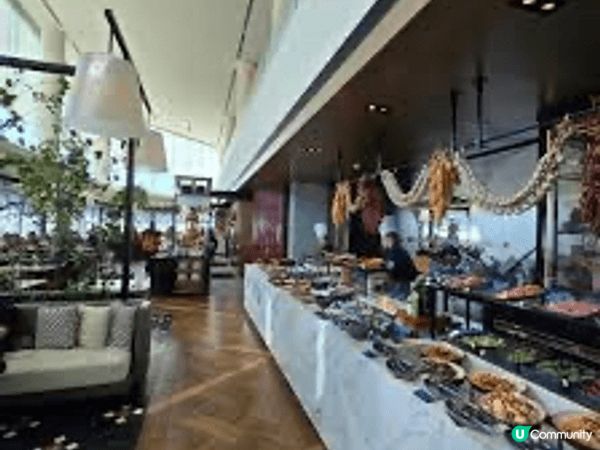 諗唔到食乜就可以嚟食自助餐，唔使選擇，想食乜就揀乜，小朋友先...