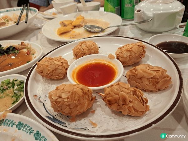 爸爸的生日飯，懷舊的蟹蚶，連杏仁一起炸香口，雞非常滑，火喉剛...