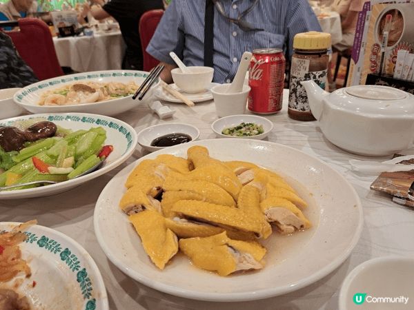 爸爸的生日飯，懷舊的蟹蚶，連杏仁一起炸香口，雞非常滑，火喉剛...