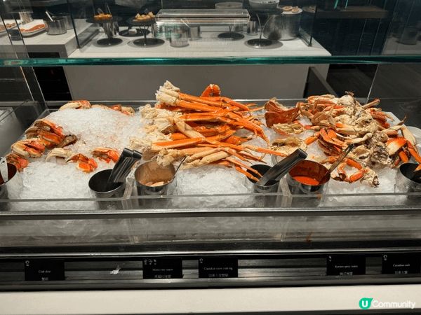 公司春茗老闆請大家到公司附近的酒店吃自助餐，慰勞大家一年來的...