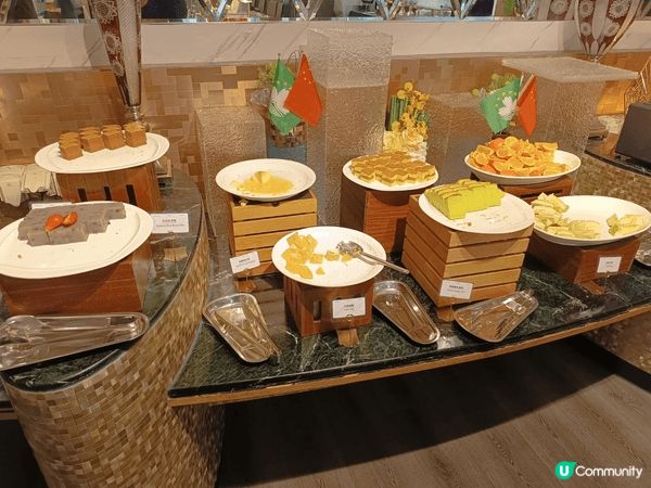 自助午餐時間充足。 性價比cp值極高。 酒店本身接待的都是外...