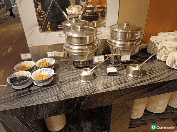 自助午餐時間充足。 性價比cp值極高。 酒店本身接待的都是外...
