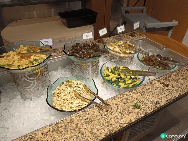 自助午餐時間充足。 性價比cp值極高。 酒店本身接待的都是外...