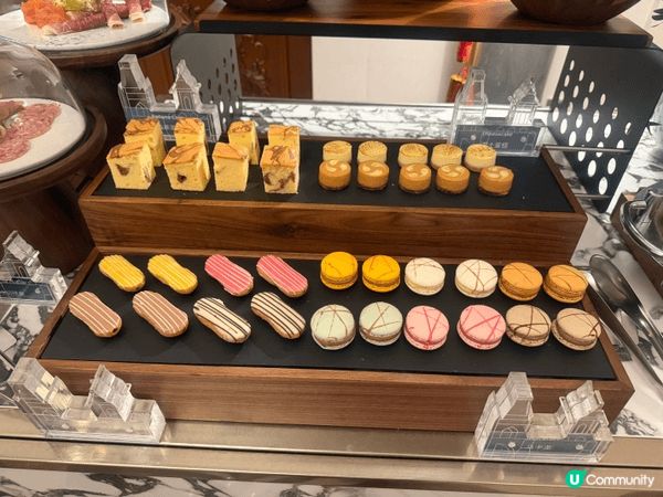 今次去咗尖沙咀朗廷酒店食自助餐，食物款式都一般，味道尚可，甜...