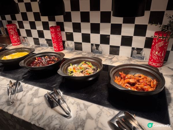 今次去咗尖沙咀朗廷酒店食自助餐，食物款式都一般，味道尚可，甜...