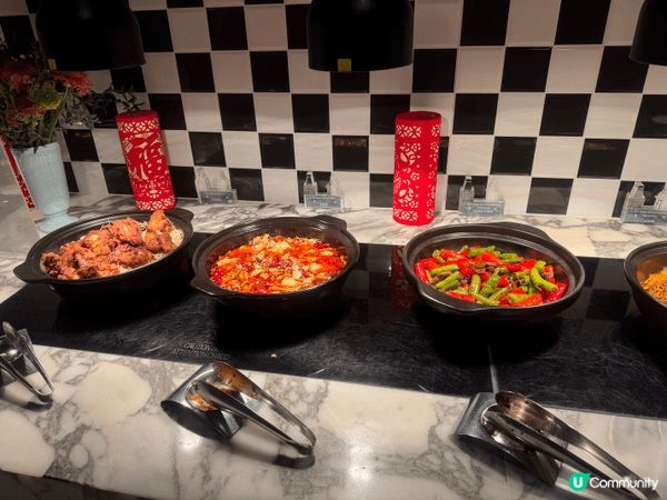 今次去咗尖沙咀朗廷酒店食自助餐，食物款式都一般，味道尚可，甜...