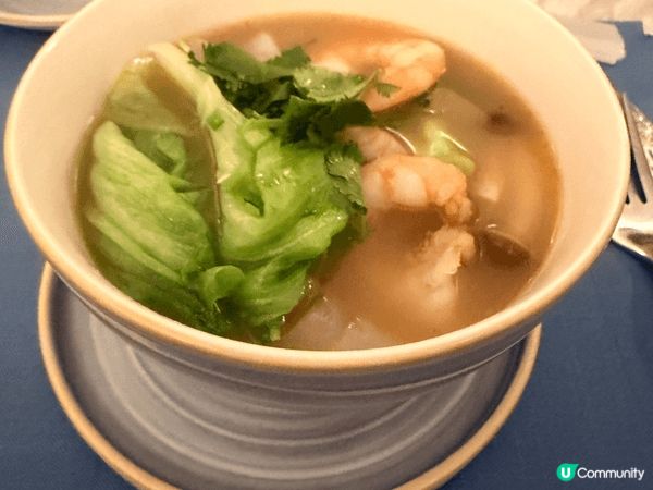 今次去咗尖沙咀朗廷酒店食自助餐，食物款式都一般，味道尚可，甜...