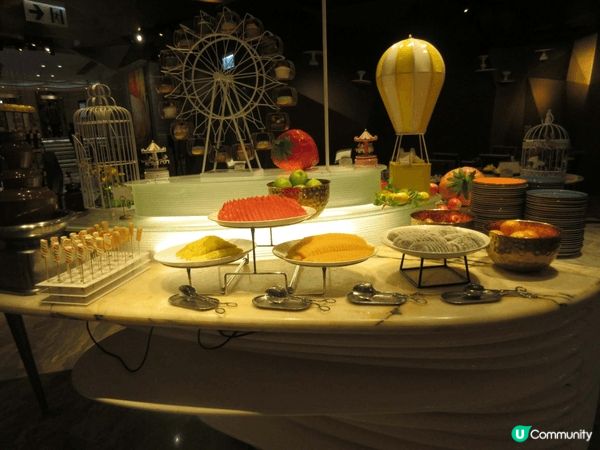 九龍東皇冠假日酒店♡星幕Cielo♡，坐擁無敵景觀，餐廳坐落...