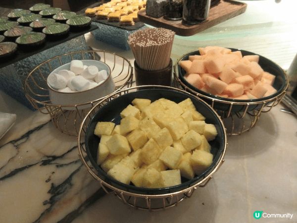 九龍東皇冠假日酒店♡星幕Cielo♡，坐擁無敵景觀，餐廳坐落...