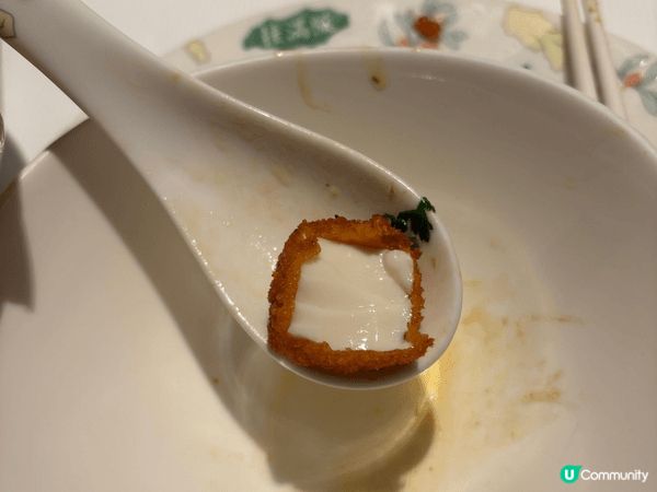 「黑胡椒烤叫花鸡」外皮焦脆，内里肉嫩多汁，黑胡椒辛香解腻；「...