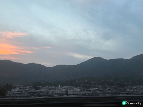 某天旅遊遠望日落黃昏的景色，時間除即流逝太陽下山，放鬆一下心...