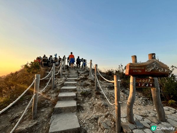從太平山頂起步，穿過盧吉道林蔭，約半小時腳程便能抵達這座位於...