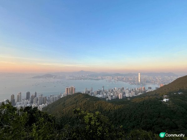 從太平山頂起步，穿過盧吉道林蔭，約半小時腳程便能抵達這座位於...