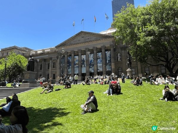 最喜歡大草地，可以攤在那裏望着天空放空，把白雲想像成不同的東...