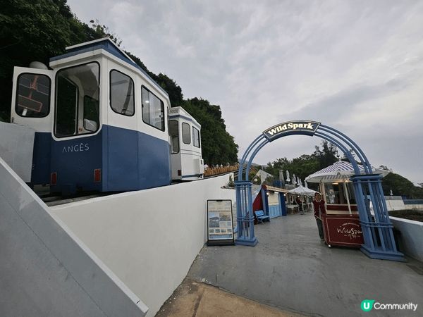 深圳雲海天使灣位於大鵬半島，以其沙灘及臨崖膠囊小火車聞名。小...