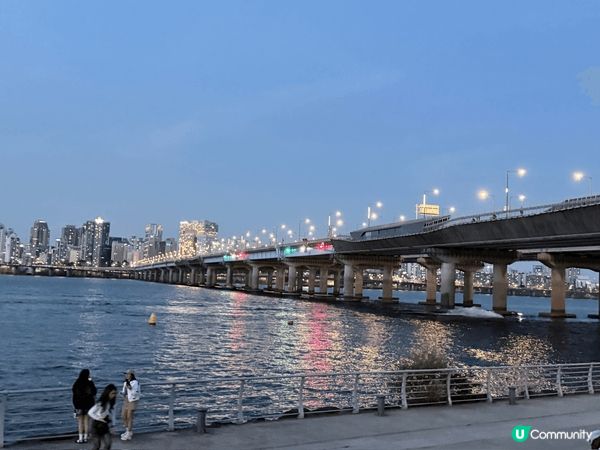 韓國既漢江，好啱一家人去野餐放下鬆。景色都幾靚又舒服。