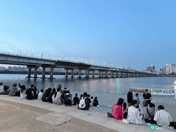 韓國既漢江，好啱一家人去野餐放下鬆。景色都幾靚又舒服。