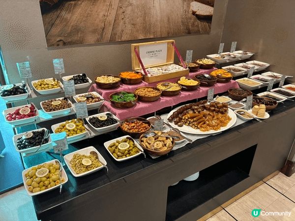 英國倫敦櫻花五月開得好靚，去機場lounge很多好吃美食1