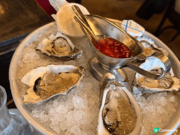 去咗法國巴黎鐵塔，食生蠔好好食，仲去咗啲酒莊買咗幾支酒返香港...