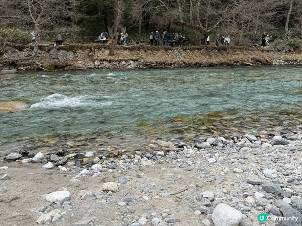 這間貴賓室環境尊尚典雅，讓您在出發前盡享悠閒時光，遠離機場喧...